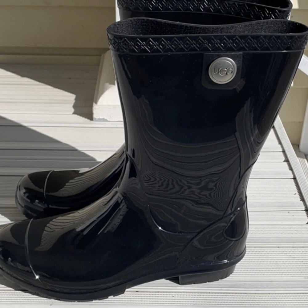 Ugg Sienna rain boots size 6